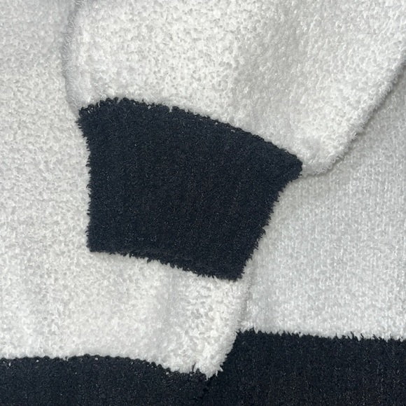 Karl Lagerfeld Paris Women’s COZY COLORBLOCK SWEATER - Picture 11 of 12